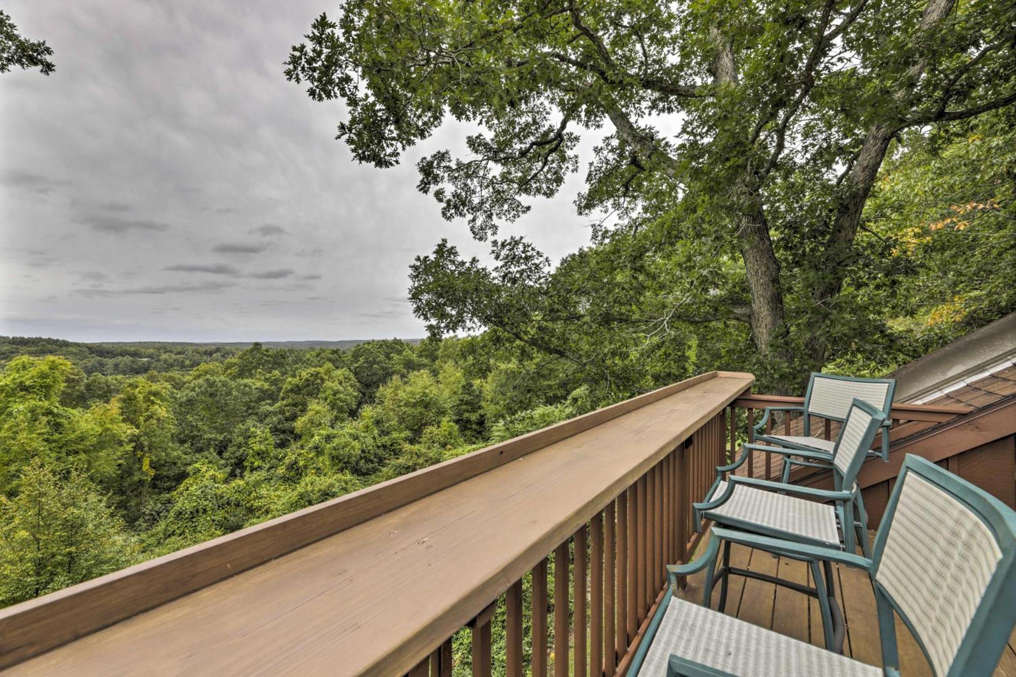 Private Guest House With Deck And Spectacular Views! Uncasville Exterior foto